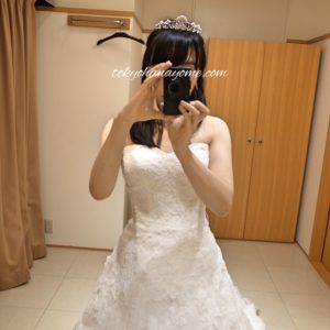 結婚式に来れない祖父母へのプレゼントと一緒に花嫁衣装で写真を撮る方法 結婚式準備のことなら東京ハナヨメブログ