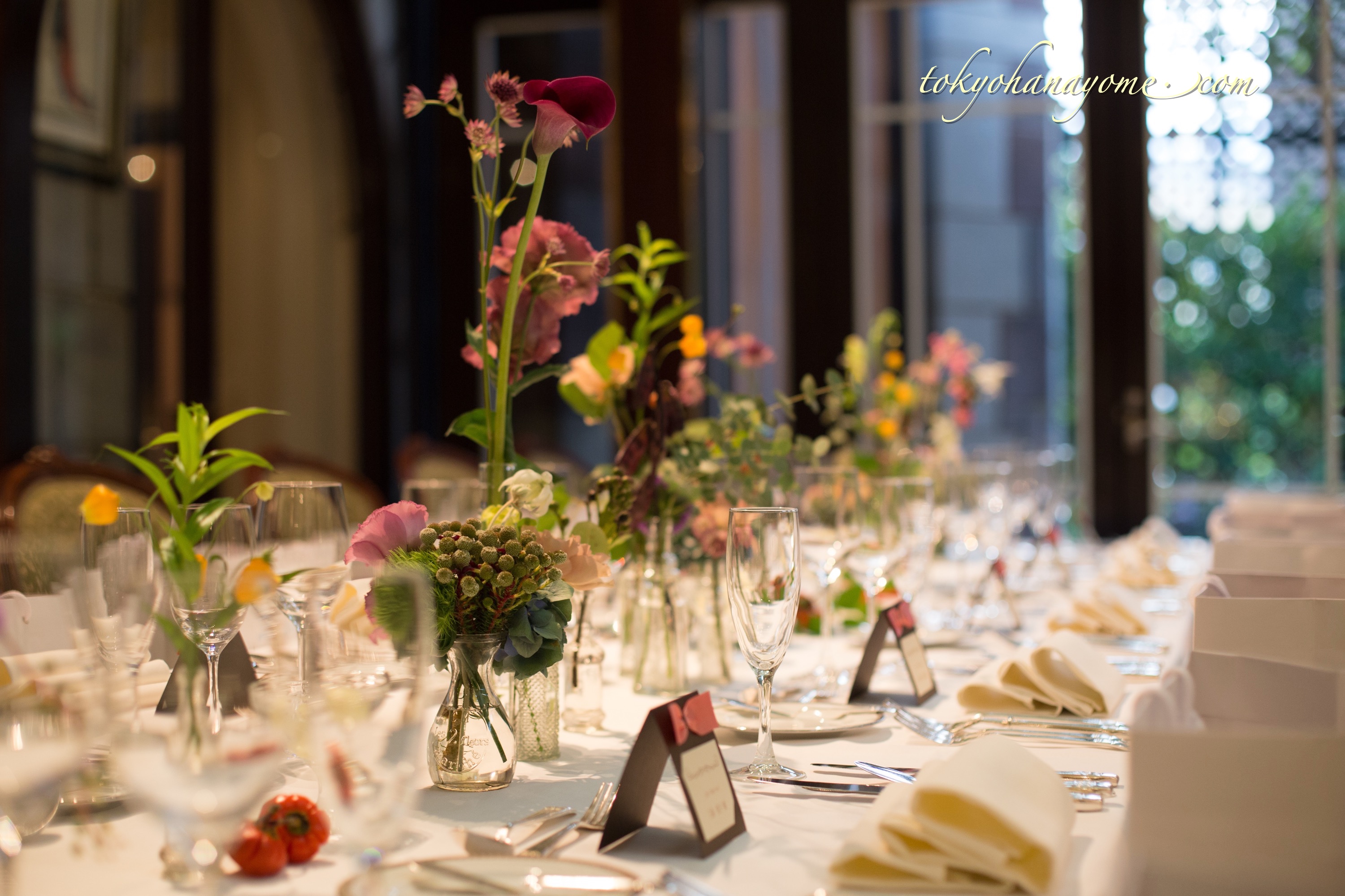 会場装花 打ち合わせから当日のテーブルコーディネートまで写真付きで紹介します 秋婚レストラン ウェディング 結婚式 準備のことなら東京ハナヨメブログ